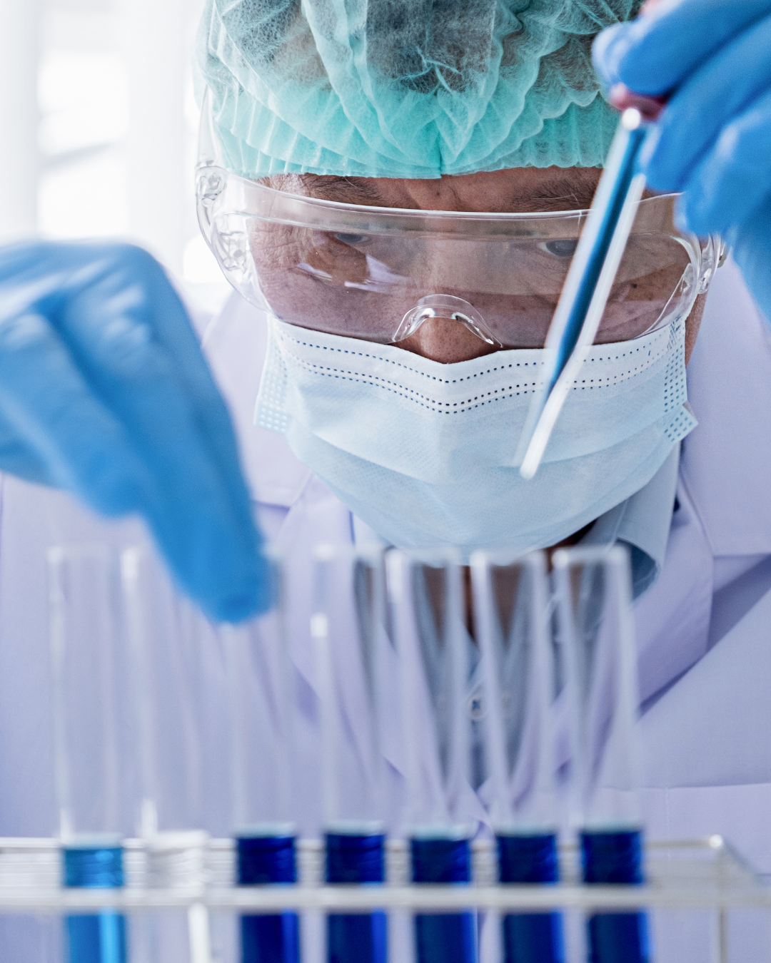 Investigador en laboratorio